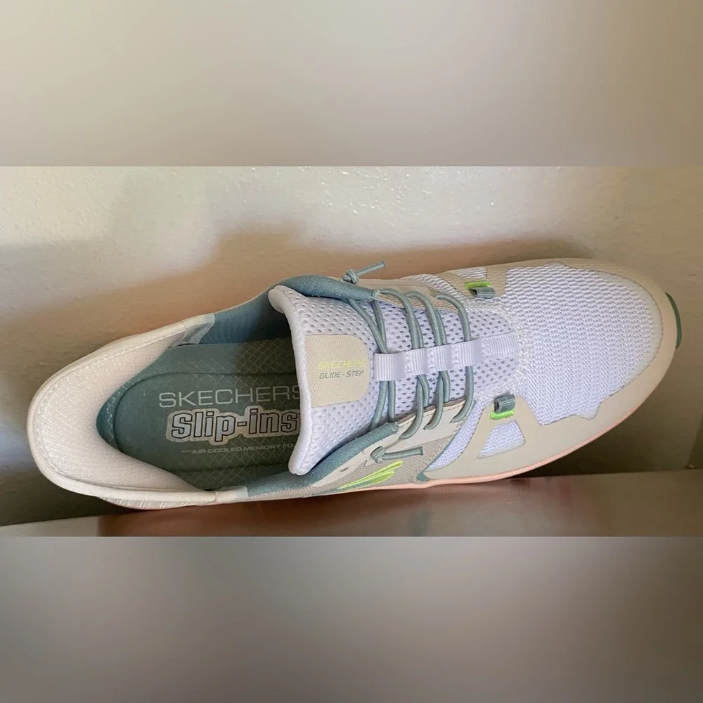 SKECHERS .. WOMENS GLIDE STEP SLIP-INS SNEAKERS